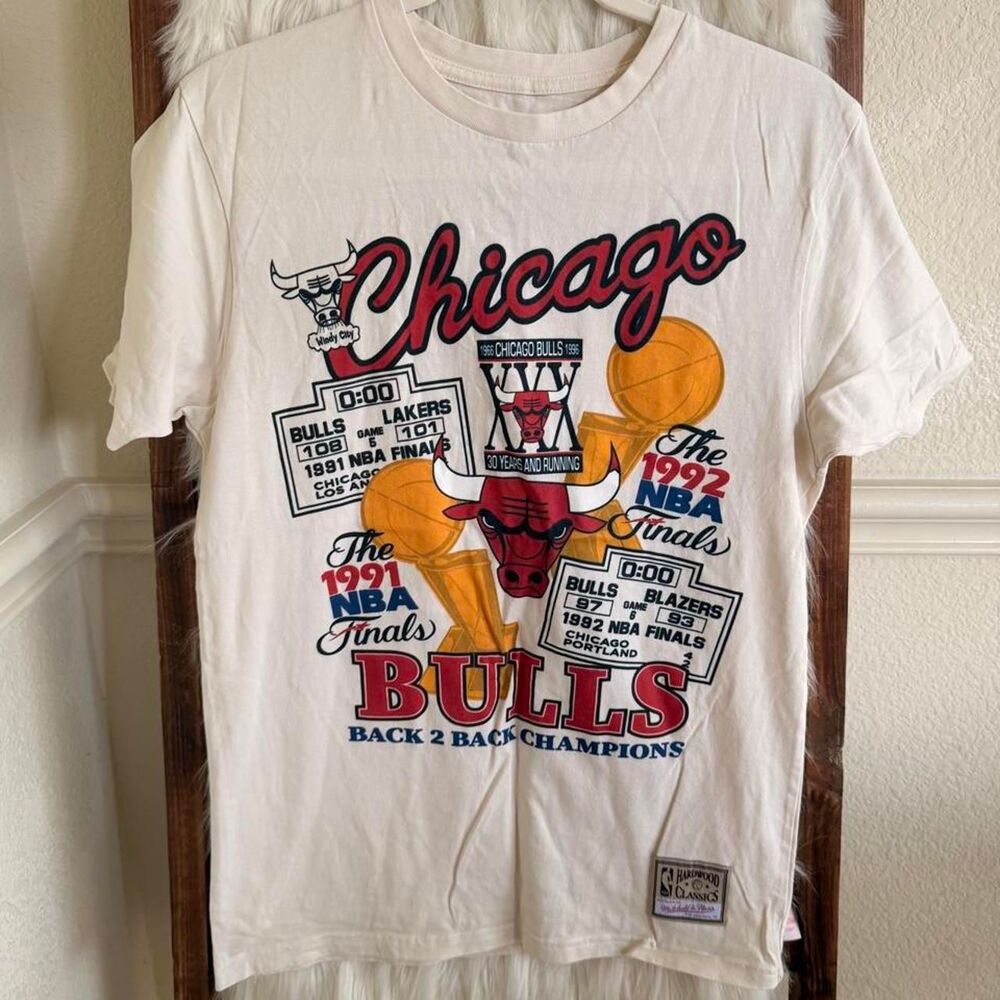 Mitchell-ness Men's White and Cream T-shirt